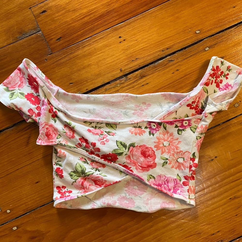 Abercrombie Criss cross floral crop top